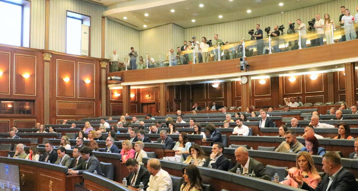 Manovrat e VV-së, PDK-ja, LDK-ja e AAK-ja bojkotojnë seancën e orës 11:00