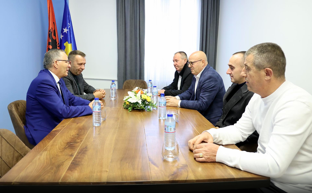 Hamza takim me udhëheqësit e OVL-UÇK: Kosova e fortë ndërtohet mbi vlerat që mbrojtën heronjtë tanë