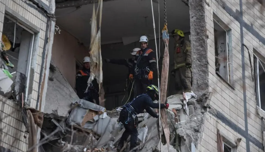 Mbi 6 të vdekur nga sulmet ruse, qindra raketa dhe dronë godasin infrastrukturën energjetike në Ukrainë