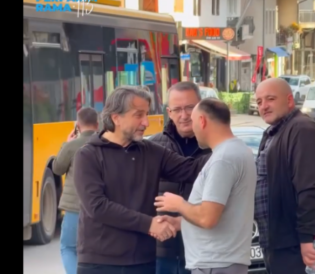 Përparim Rama pritet me entuziazëm në Kodrën e Trimave: Bashkë kemi me i kry krejt punët Përparim Rama pritet me entuziazëm në Kodrën e Trimave: Bashkë kemi me i kry krejt punët