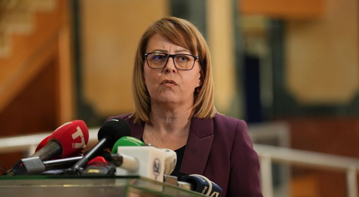 Hykmete Bajrami me akuza të forta ndaj Albulena Haxhiut: Ju keni mashtruar dhe jeni koordinuar me Listën Serbe