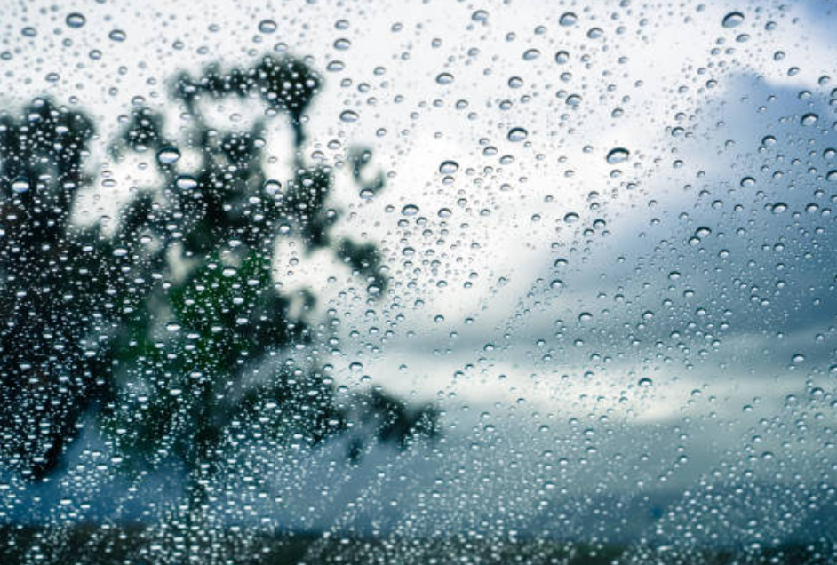 Java e ardhshme me mot të vranët e pak rreze dielli dhe me riga shiu