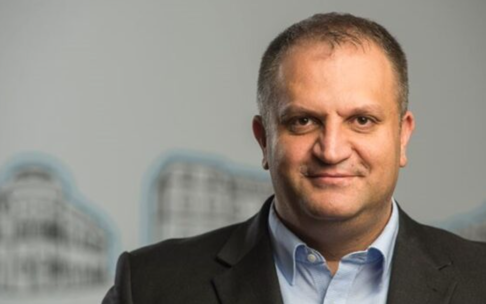 Shpend Ahmeti reagon pas ndërprerjes së transportit publik: Takonuni, posti vjen e shkon – qytetarët po vuajnë