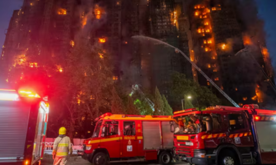 Zjarri i fuqishëm në Hong Kong: 36 të vdekur dhe qindra të zhdukur