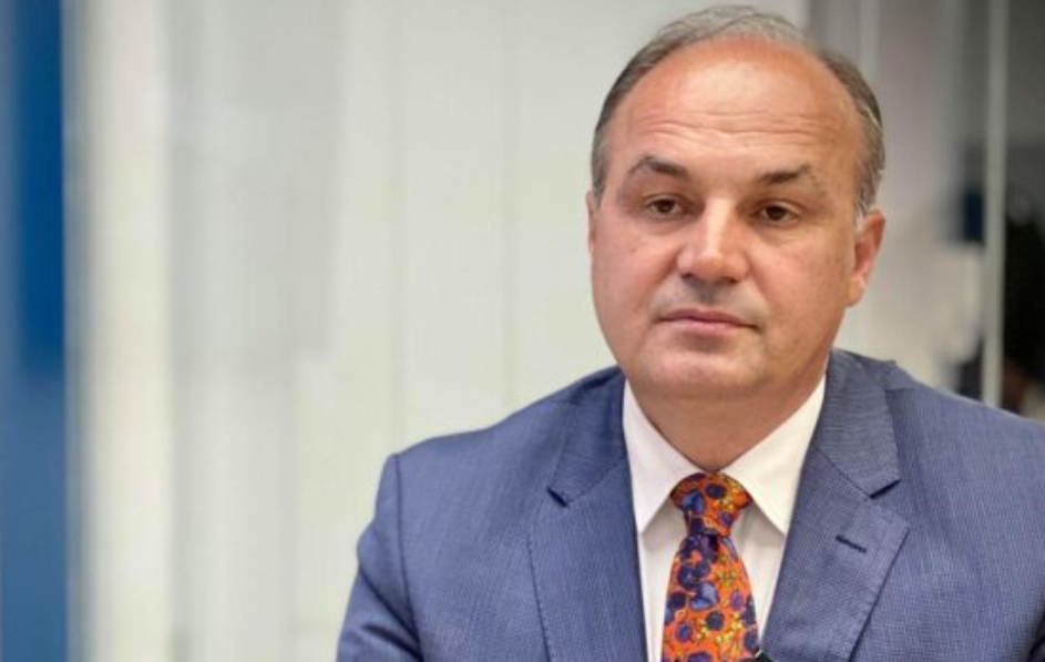 Hoxhaj e sheh të mbyllur çështjen e Konventës: Gara e jashtme ka filluar, jam me PDK-në e Bedriun Hoxhaj e sheh të mbyllur çështjen e Konventës: Gara e jashtme ka filluar, jam me PDK-në e Bedriun