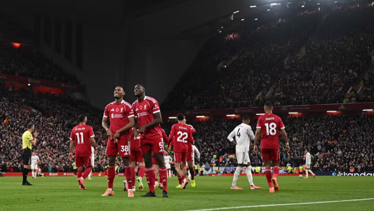 Liverpool rikthehet te fitorja, mposht Aston Villan