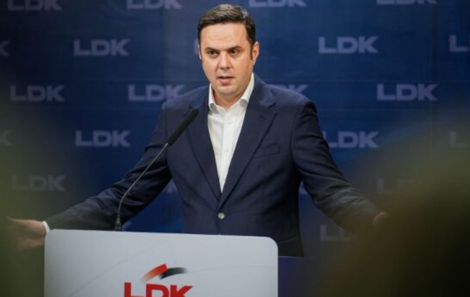 LDK akuzon VV-në për “fushatë mashtrimi”: Po tenton t’i ikë përgjegjësisë për bllokimin e buxhetit të Prishtinës