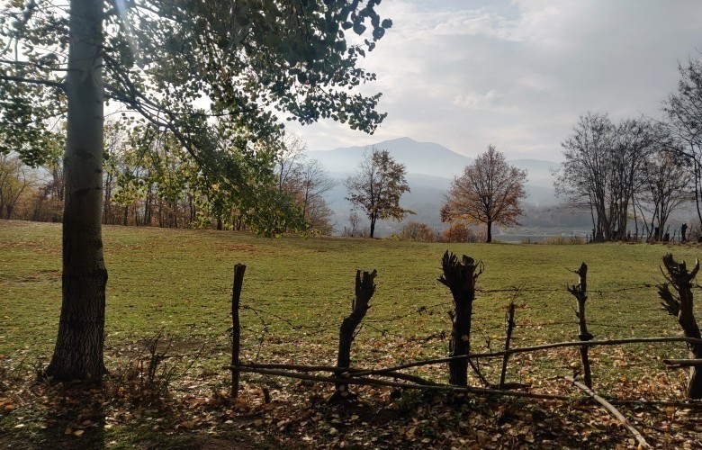 Moti sot me diell dhe vranësira të shpërndara