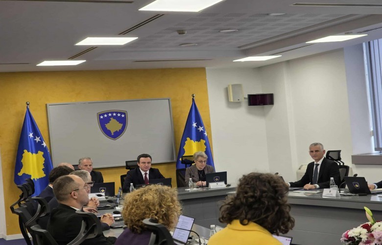 Qeveria ndan buxhetin për pagat e RTK-së, Kurti: Mjetet vijnë nga kursimet