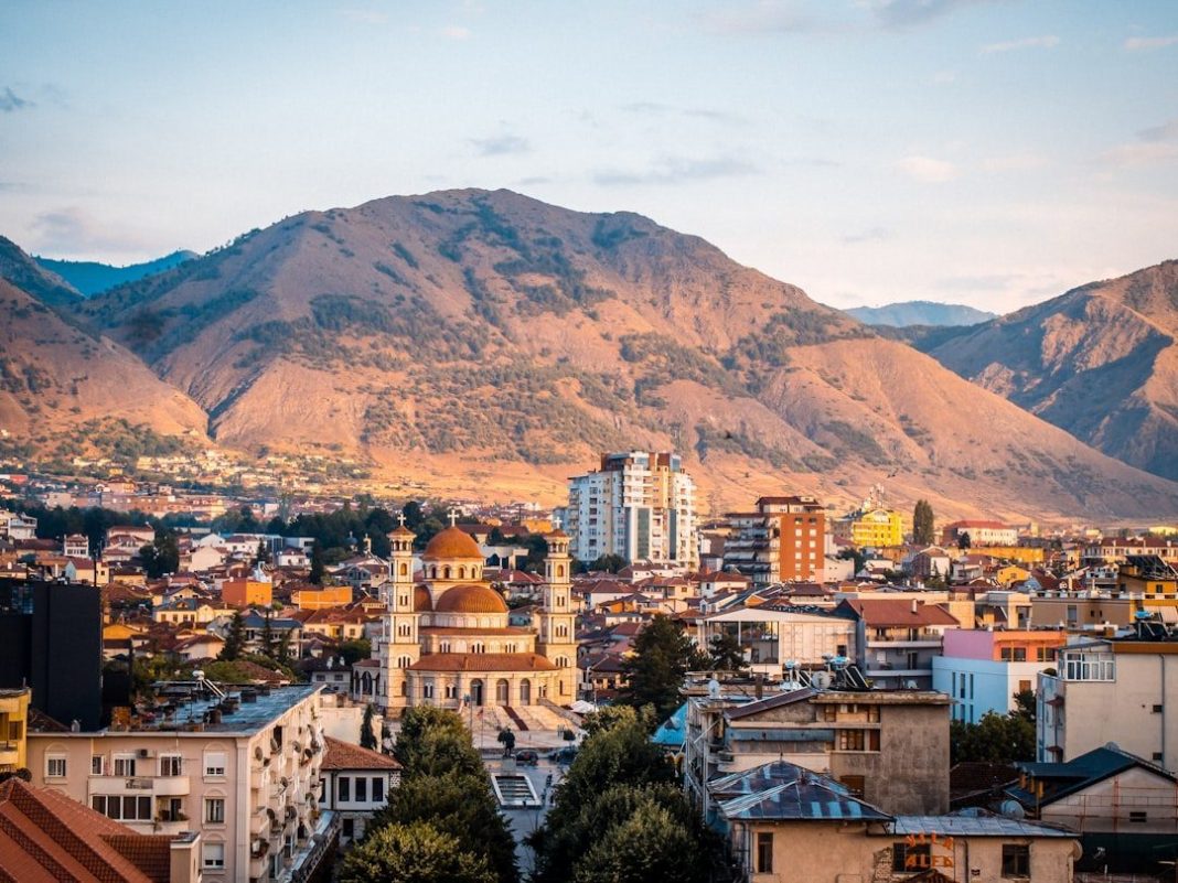 “Travelbinger”: Shqipëria, parajsa e fshehur natyrore e Evropës