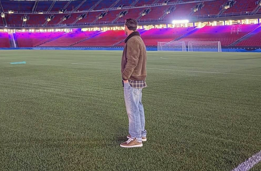 Messi viziton ‘Camp Nou-n’, postimi që preku zemrat e tifozëve