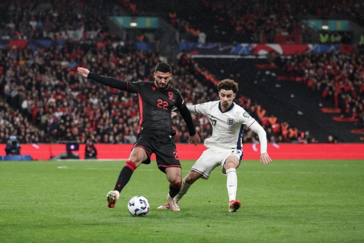 Tifozët anglezë të “zhurmshëm” në “Air Albania”, mësohet numri i saktë i biletave për “Tre Luanët”