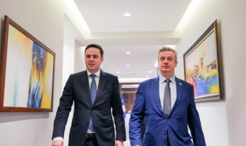 Ambasadori britanik takon Abdixhikun: “E rëndësishme formimi i shpejtë i institucioneve pas zgjedhjeve”