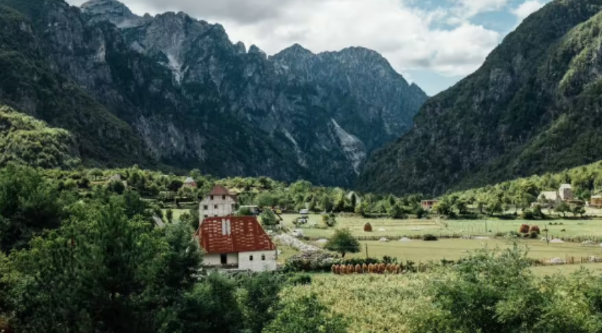 Media britanike “Express” i kushton artikull Shqipërisë: Thethi, destinacioni alpin që po konkurron Zvicrën