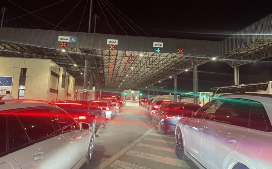 Gjendja në pikat kufitare, pritje deri në një orë