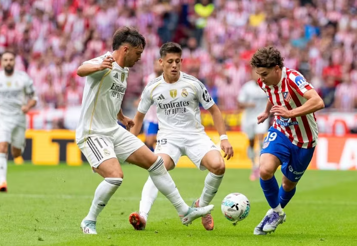 Barça synon Julian Alvarez pasardhës të Lewandowskit