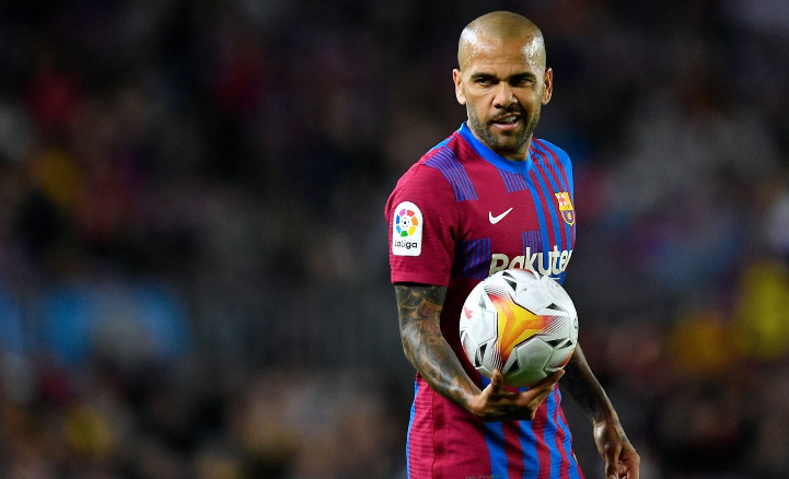 Alves rikthehet në futboll, gati për një kapitull të ri