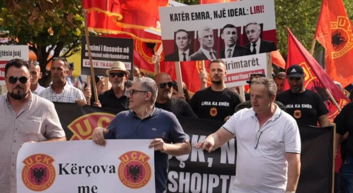 “S’ka arsye të na ndalojnë!” – OVL e UÇK sfidon Maqedoninë e Veriut për protestën e 13 dhjetorit