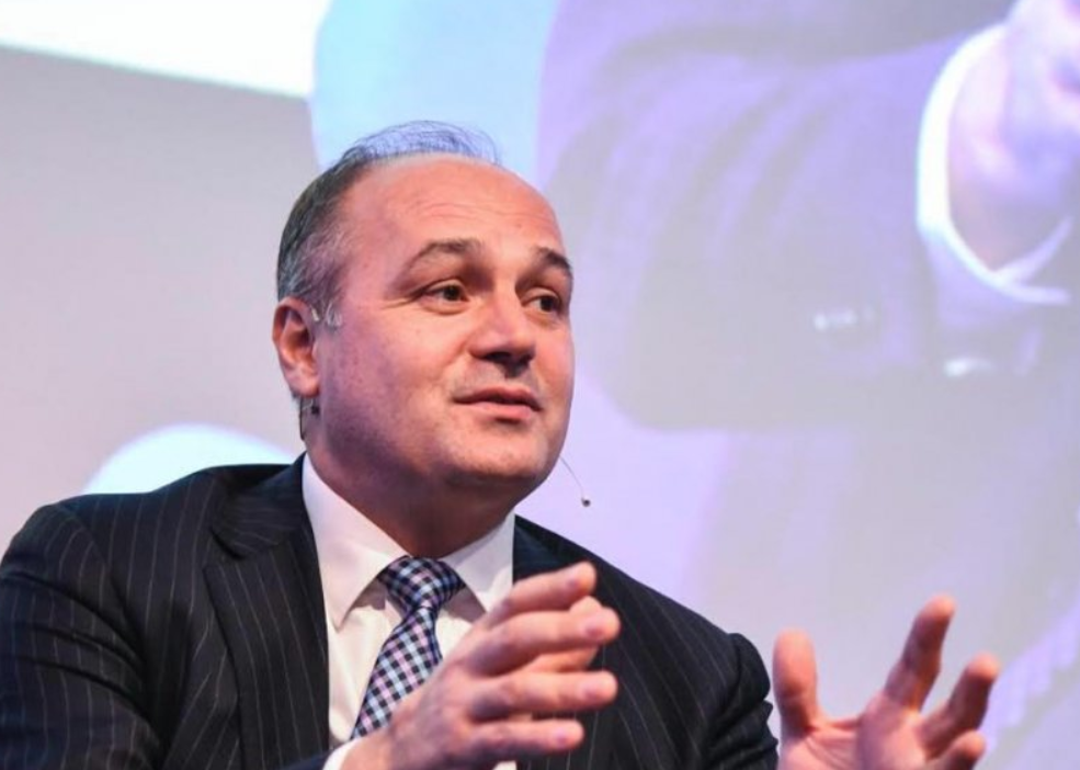 Enver Hoxhaj: Kurti ka pranuar tri dokumente që e kanë dëmtuar fuqishëm pozitën ndërkombëtare të Kosovës