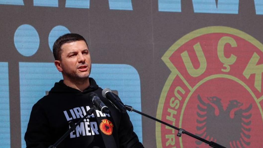 Memli Krasniqi u bën thirrje shqiptarëve për pjesëmarrje masive në protestën e 13 dhjetorit në Shkup Memli Krasniqi u bën thirrje shqiptarëve për pjesëmarrje masive në protestën e 13 dhjetorit në Shkup