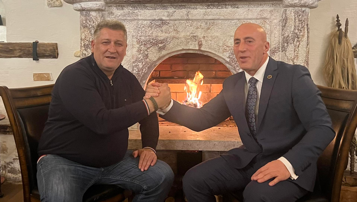 Zafir Berisha i bashkohet AAK-së: “Jam këtu për të luftuar të keqen që e ka kapluar vendin” Zafir Berisha i bashkohet AAK-së: “Jam këtu për të luftuar të keqen që e ka kapluar vendin”