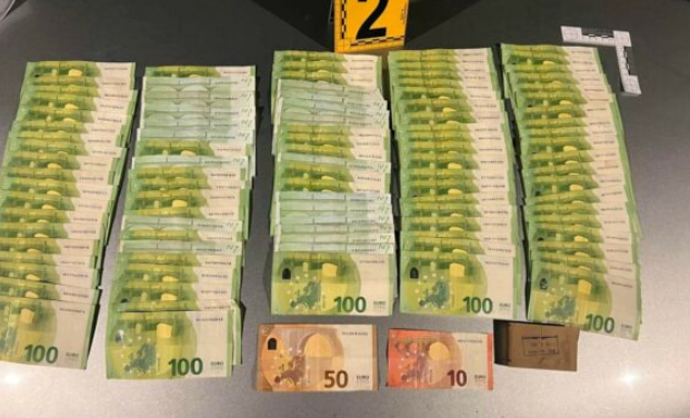 Arrestimi i gjashtë zyrtarëve të shtetit dhe një ish-ministri, Prokuroria Speciale: Të dyshuarit u kapën duke i shkëmbyer paratë