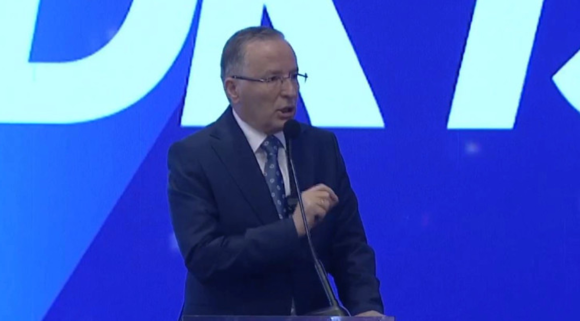 PDK shpalos zotimet e Bedri Hamzës në Mitrovicë: Rritje pagash, pensionesh dhe ulje të TVSH-së