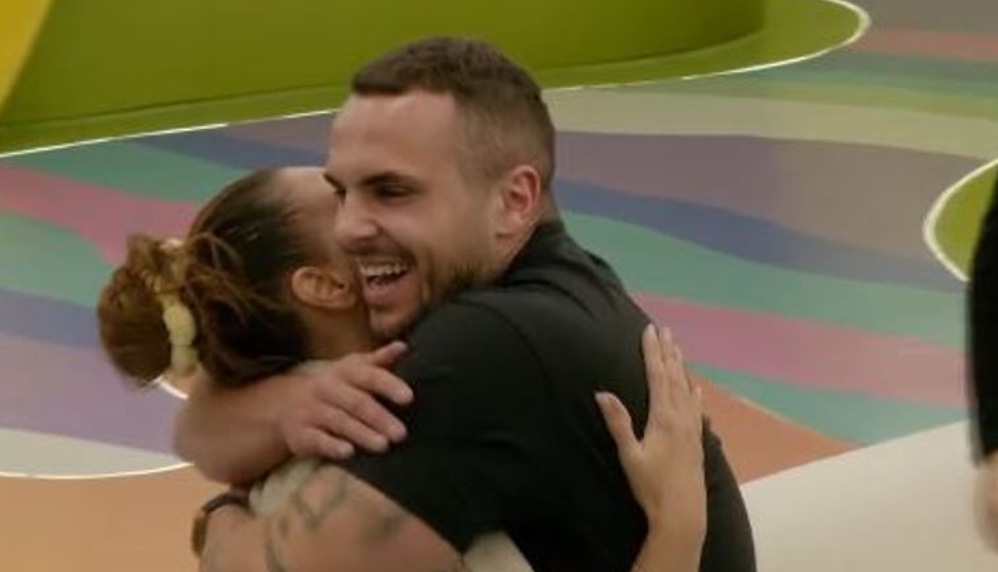 Banorët përqafojnë Edin pasi mori lajmin për Dolcen