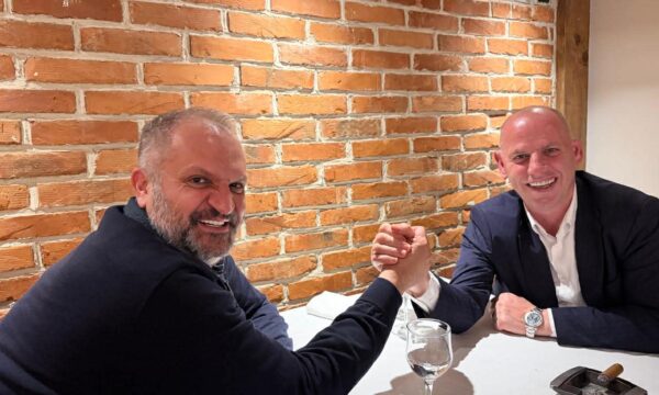 Takohen Ramiz Lladrovci dhe Shpend Ahmeti – çfarë po paralajmëron kjo fotografi e tyre