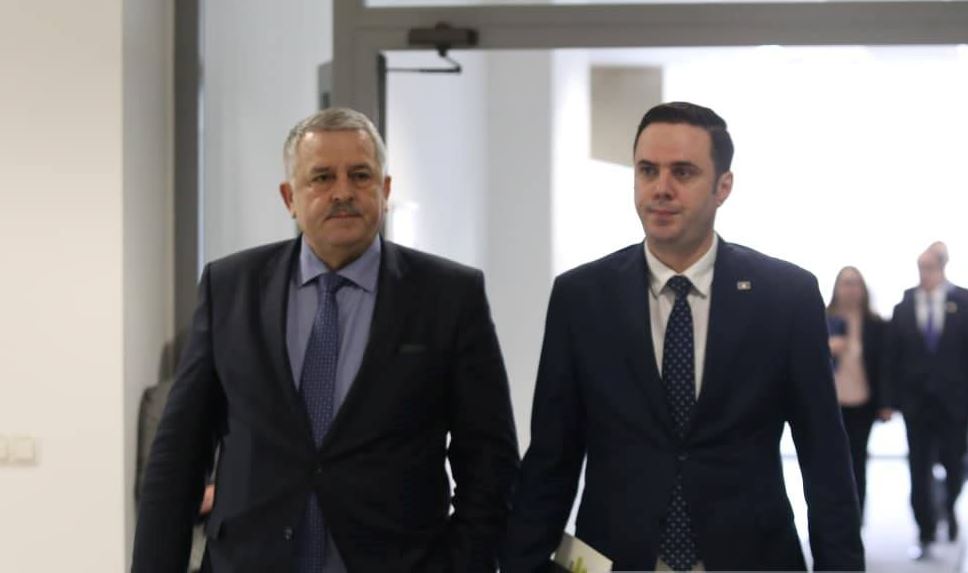 Veliu i kërkon publikisht llogari Abdixhikut për humbjet: Askush nuk është mbi partinë