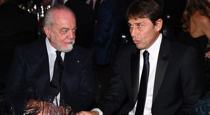 Napoli kërkon të “blindojë” trajnerin Antonio Conte, gati rinovimi deri në 2029-ën Napoli kërkon të “blindojë” trajnerin Antonio Conte, gati rinovimi deri në 2029-ën