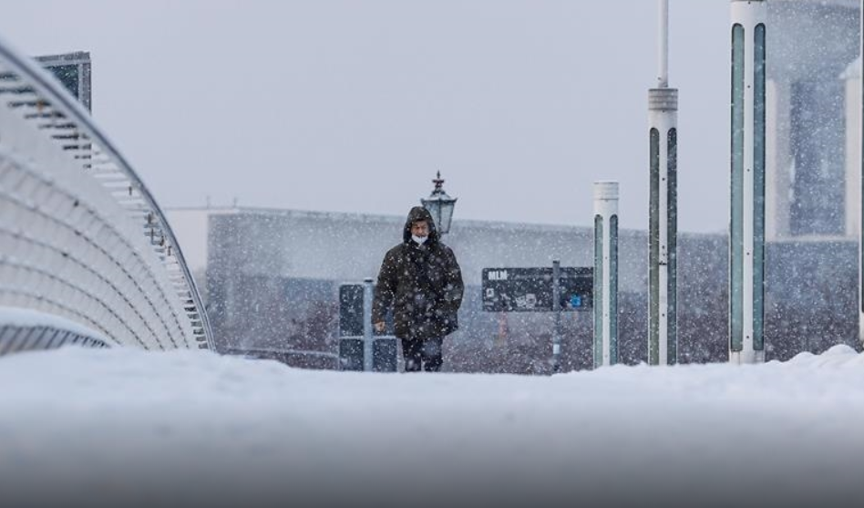 GJERMANI/Stuhia e akullit mbyll shkollat, anulon fluturimet dhe paralizon hekurudhat GJERMANI/Stuhia e akullit mbyll shkollat, anulon fluturimet dhe paralizon hekurudhat