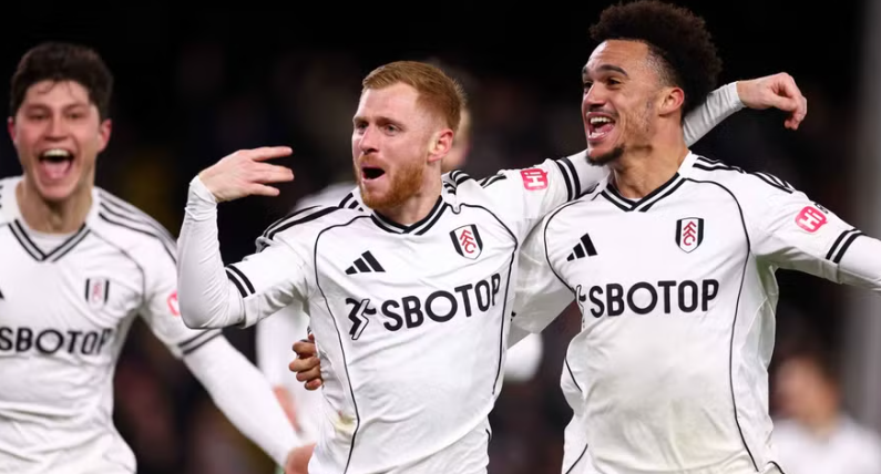 Fulhami ndal Liverpoolin në një përballje dramatike