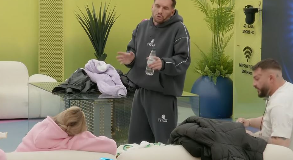 Fjalët e Ludos e prekin Elijonën, shpërthen në lot (VIDEO)