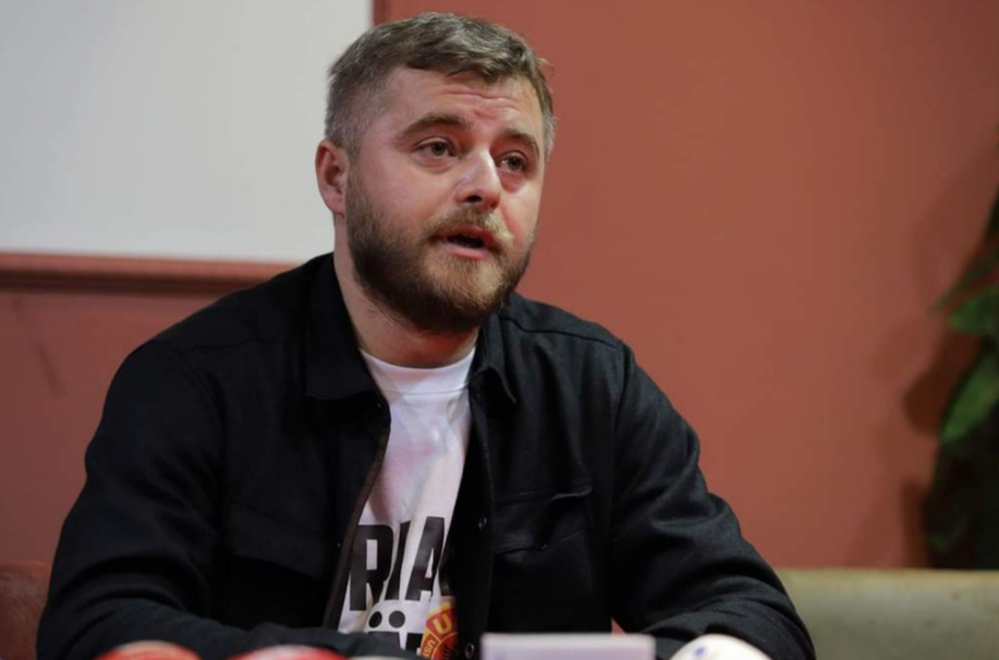 “I ka mungu vetëm fotoja e Millosheviqit” – Tasholli i ashpër me Specialen për ligjëratën në shkollë