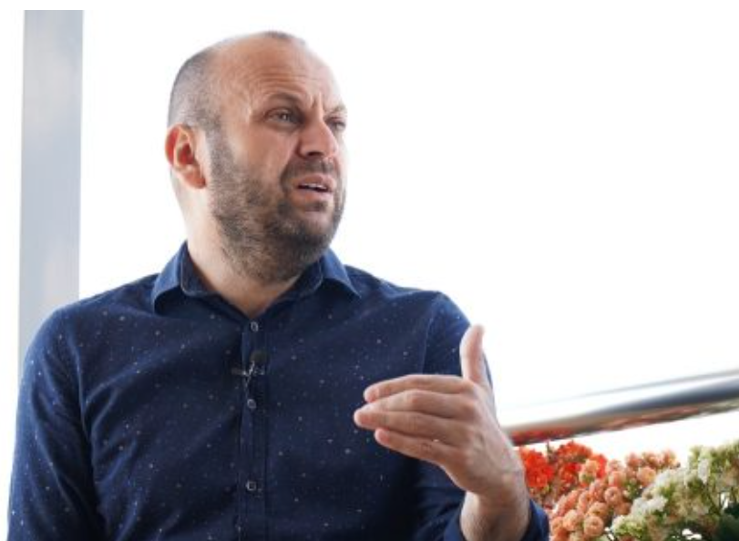 Mushkolaj: Abdixhiku po kërkon fajtorë te mediat për dështimet e veta në LDK