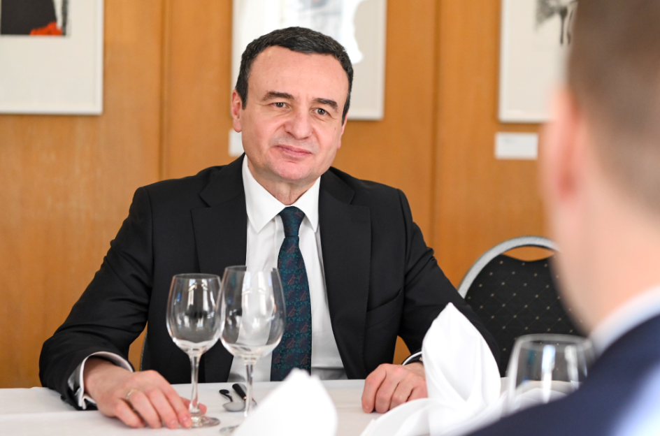 “Shtëpia e Kosovës” në Davos i kushtoi buxhetit 300 mijë euro “Shtëpia e Kosovës” në Davos i kushtoi buxhetit 300 mijë euro