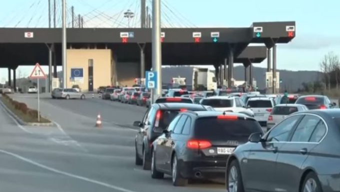 Gjendja në kufi, pritje deri në tri orë në Merdar