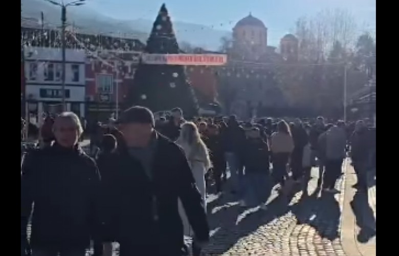 Prizreni i mbushur me qytetarë në ditën pas Vitit të Ri