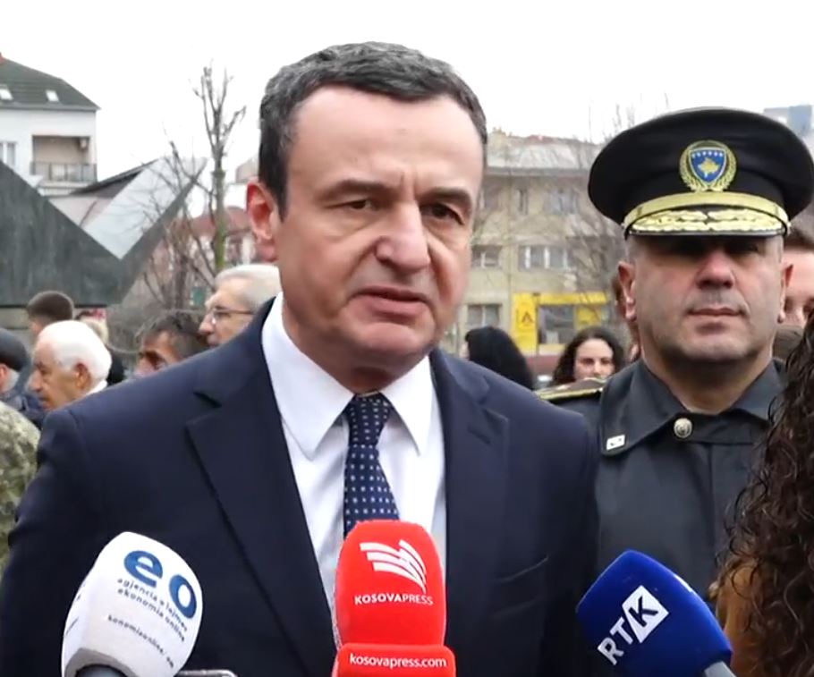 “Rënia e tyre i dha hov UÇK-së”, Kurti nderon Pajazitin me bashkëluftëtarë