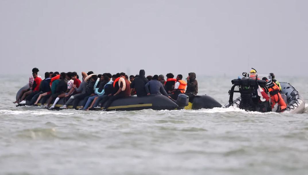 Tragjedi në det- Përmbyset anija me emigrantë, vdesin 7 persona, shpëtohen 96 të tjerë