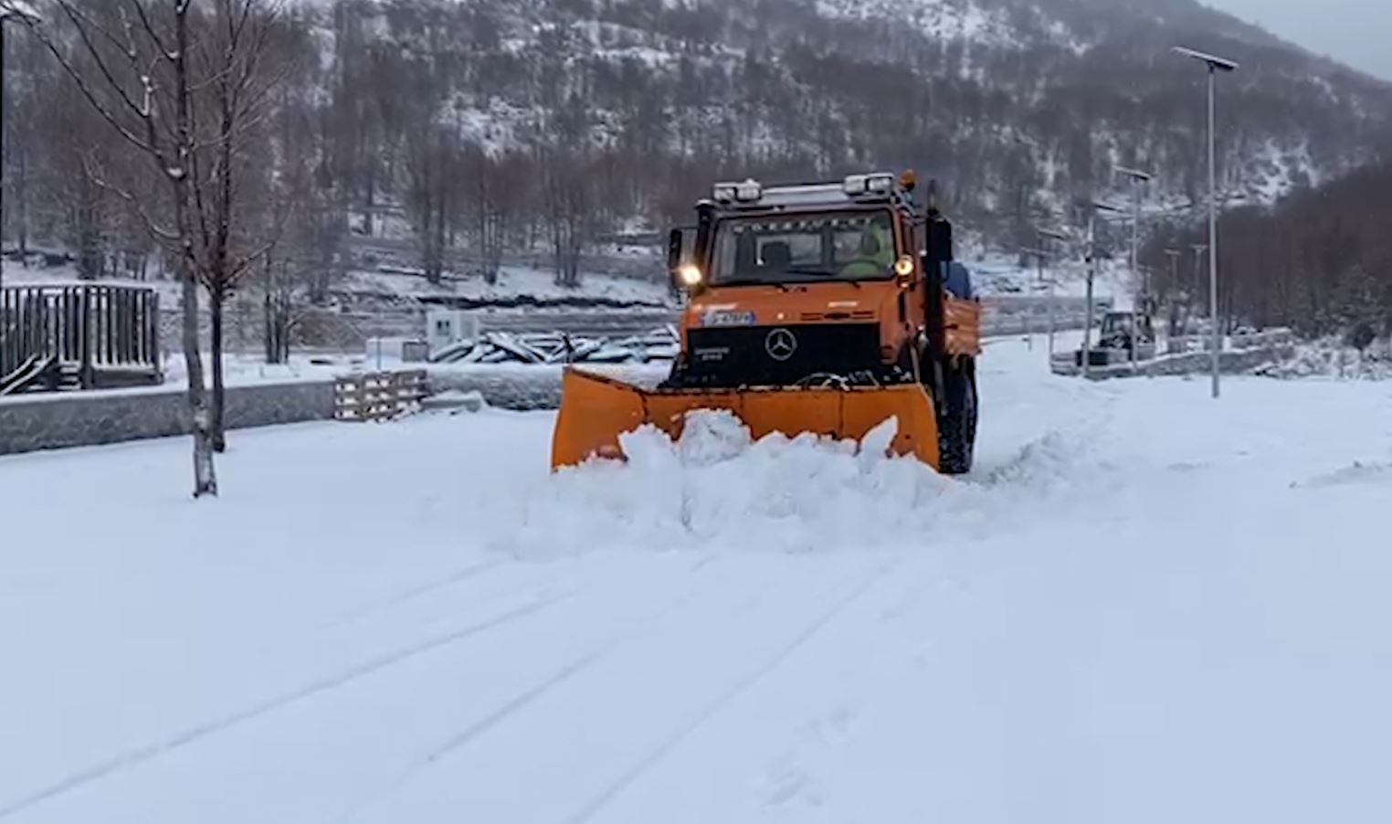 Nisin të reshurat e borës në Shqipëri, autoritetet bëjnë apel për kujdes të shtuar