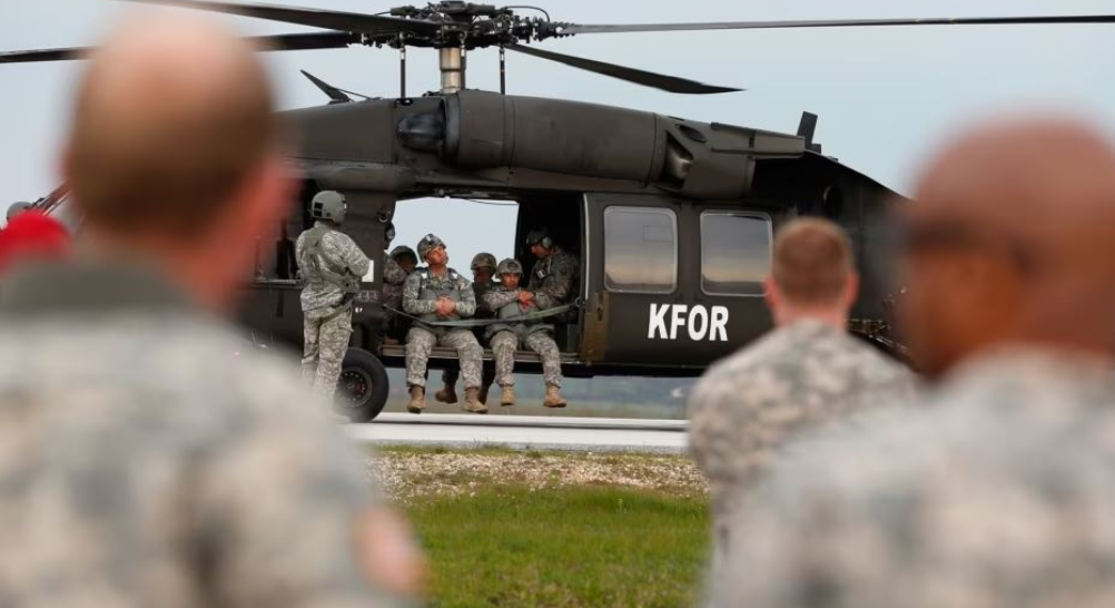 Koloneli Wojcik: Tërheqja e papritur e trupave amerikane do të shkaktonte pasiguri në Kosovë