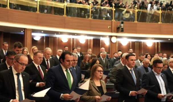 LDK “sqarohet” pasi nuk e votoi rezolutën për krerët e UÇK’së: S’pranojmë të  legjitimojmë qasje të njëanshme ndaj drejtësisë