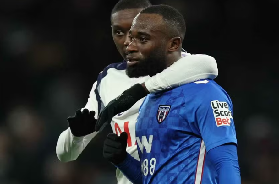 Liverpool në kërkim të një mbrojtësi, Geertruida në listën e gjigantit anglez