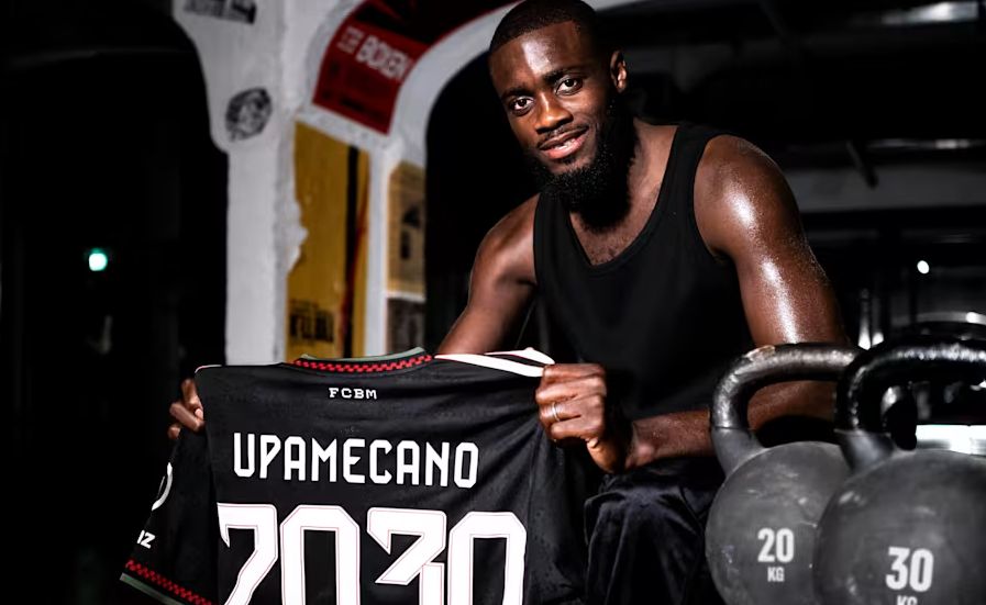 Zyrtare: Dayot Upamecano rinovon kontratën me Bayern Munich