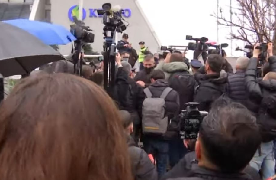 Protesta kundër shtrenjtimit të rrymës: Policia arreston një person, revoltohen qytetarët