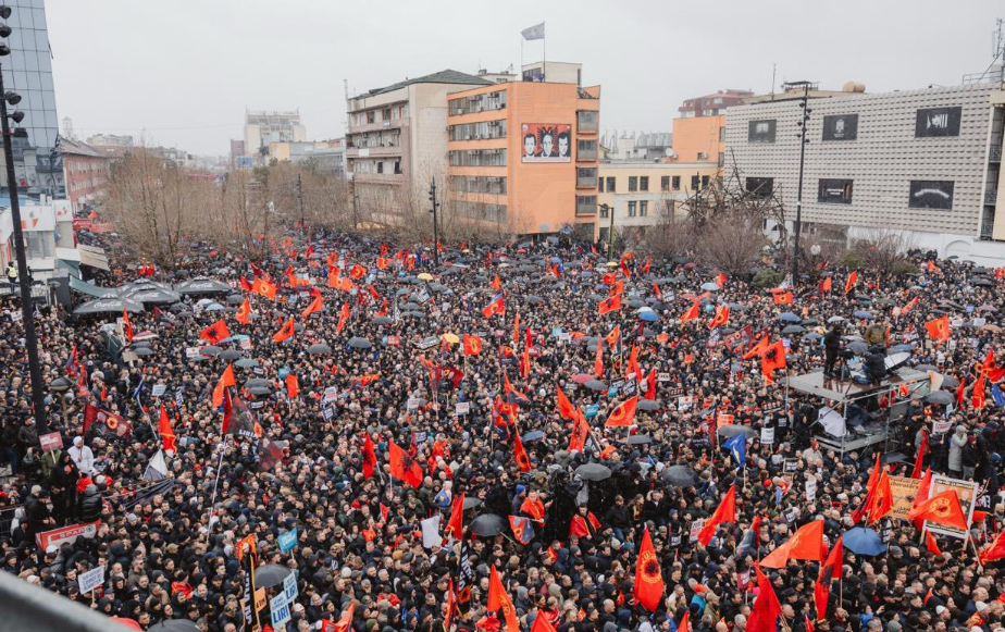 Mbi 130 mijë qytetarë morën pjesë në marshin “Drejtësi, jo politikë”