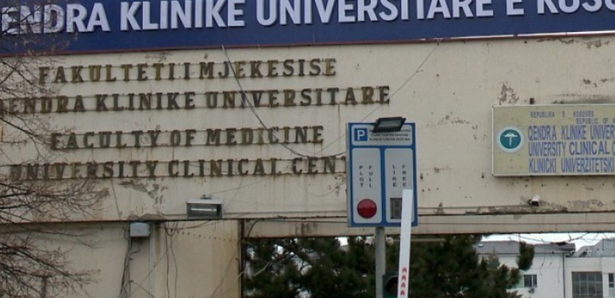 QKUK heq tarifën prej 3 eurosh për përcjellësit e pacientëve gjatë natës QKUK heq tarifën prej 3 eurosh për përcjellësit e pacientëve gjatë natës