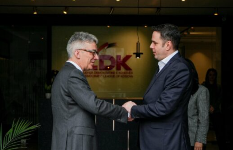 Abdixhiku takohet me ambasadorin gjerman, thekson nevojën për krijimin e shpejtë të institucioneve të reja